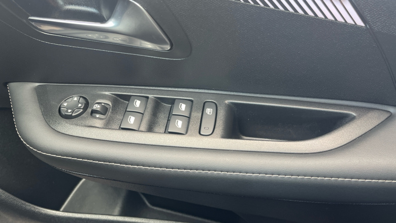 Peugeot 208 1.2 Hybrid 110 Allure 5dr e-DSC6 Petrol Hatchback